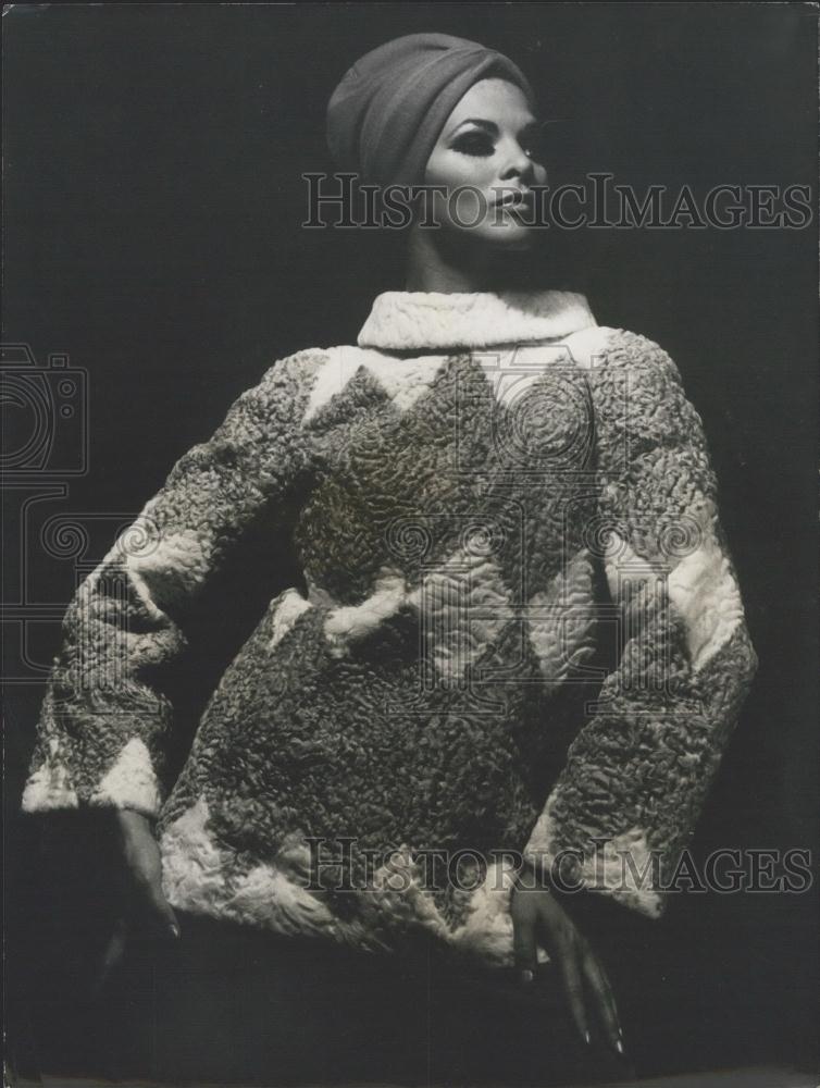 1966 Press Photo Fashion by Paris Furrier Andre Sauzaie - Historic Images