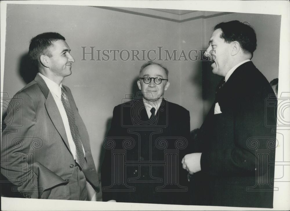 1956 Press Photo Dr. R.L. Metcalf Professor K.T. Suhorokov USSR L. Hogden - Historic Images