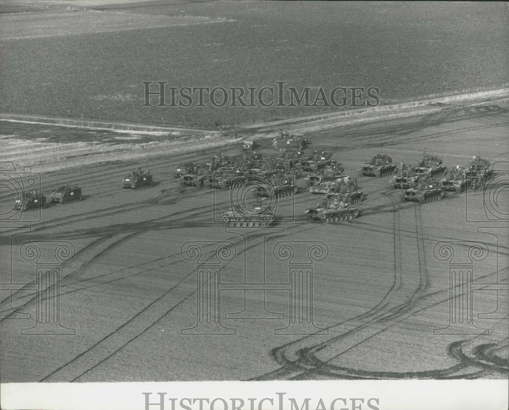 1980 Press Photo NATO Tanks Plough Up German Fields in exercise - Historic Images