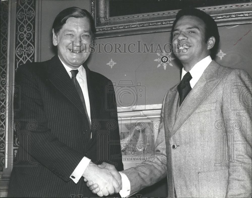 1977 Press Photo US Ambassador to UN Andrew Young Calls On Foreign Secretary - Historic Images