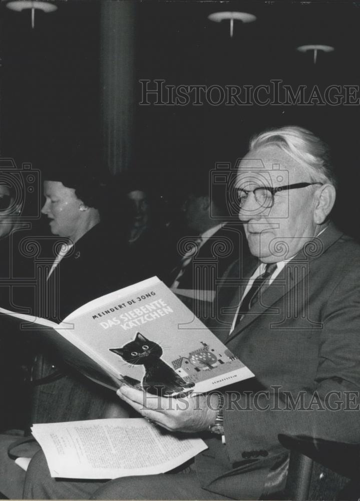 1962 Press Photo Juvenile books author Meindert de Jong - Historic Images