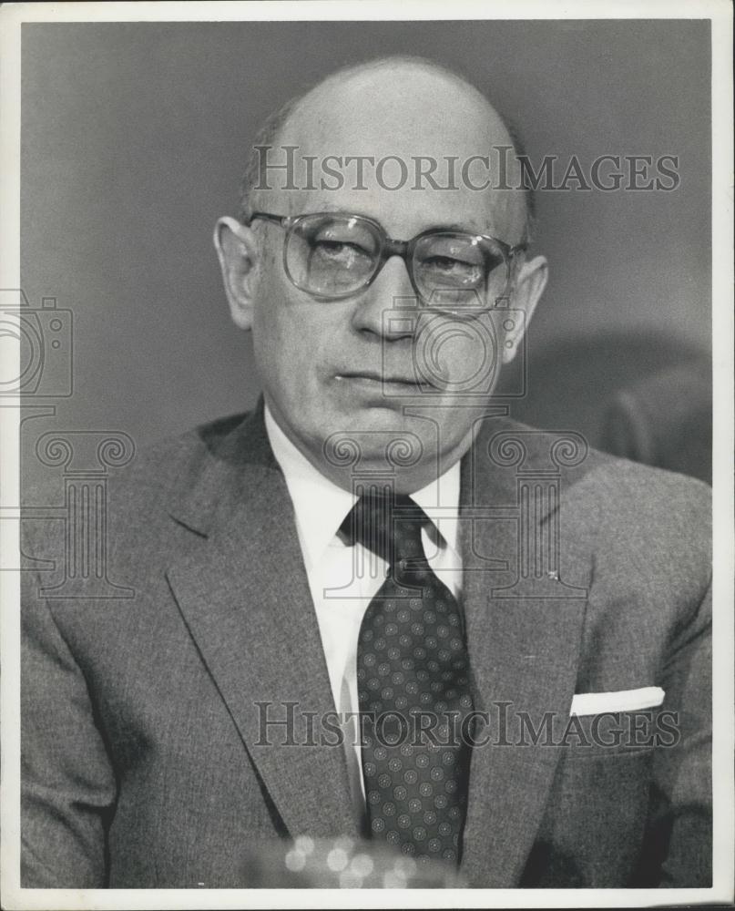 1985 Press Photo Dr. Elliot M. Gross Chief Medical Examiner City New York Press - Historic Images