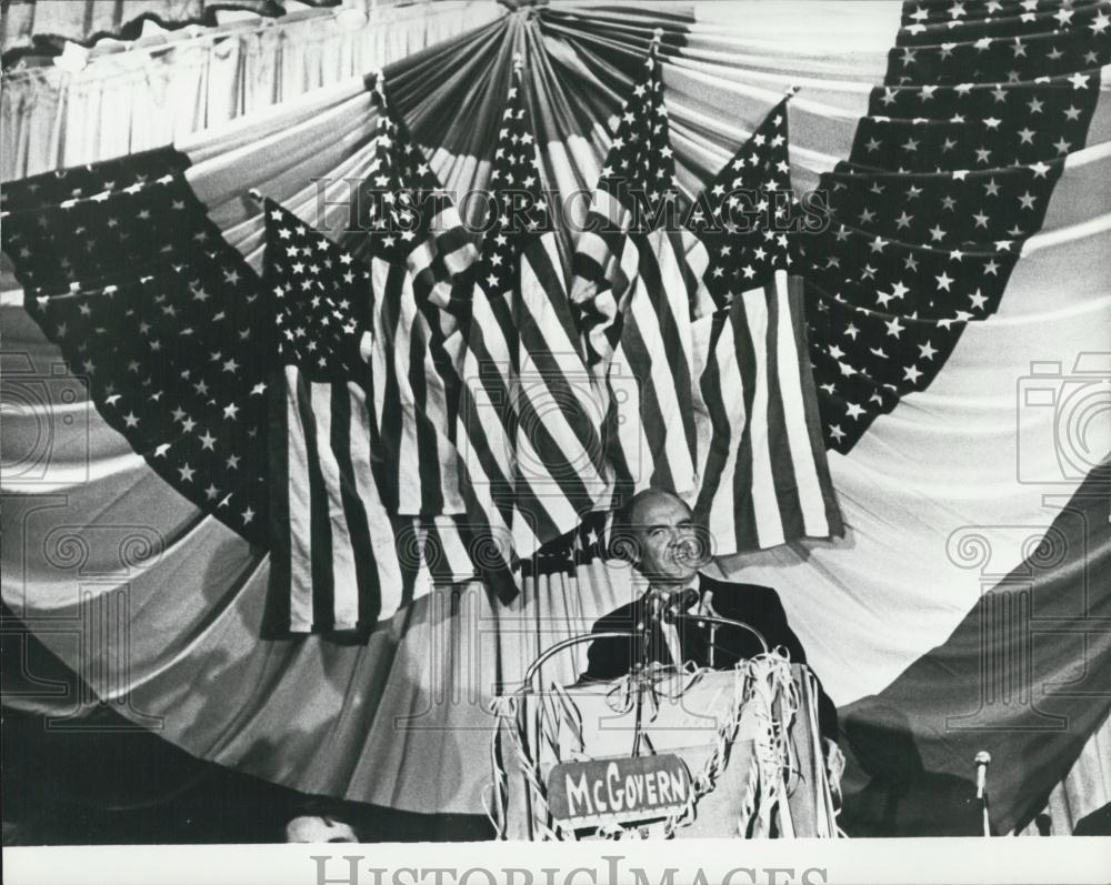 Press Photo Senator McGovern at election rally - Historic Images