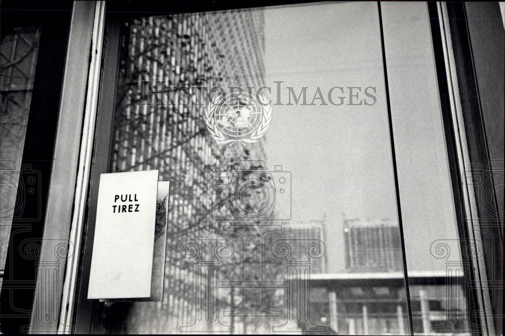 Press Photo Bilingual sign - United Nations Library, New York - Historic Images