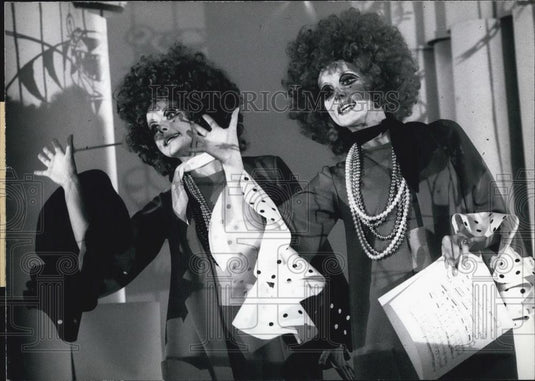 1970 Press Photo Dancers Alice & Ellen Keller Perform - Historic Images