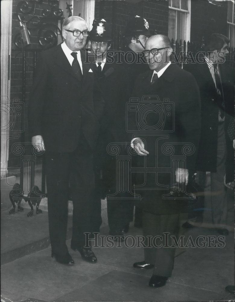 1977 Press Photo Prime Minister begin meets with Prime Minister Callaghan - Historic Images