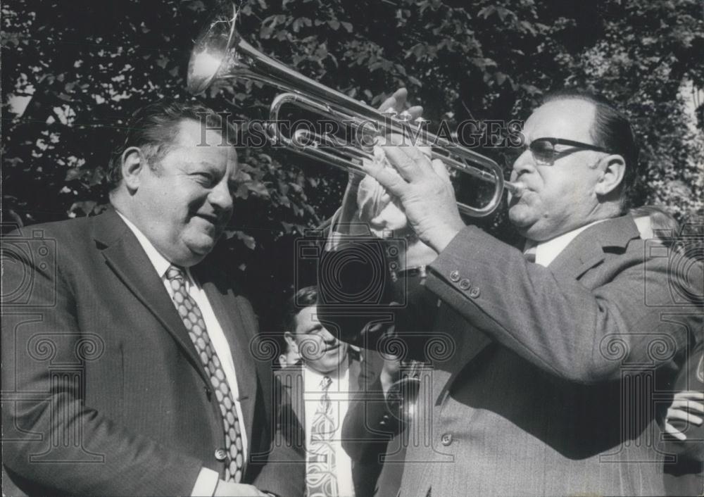 1971 Press Photo Band of Young People Make Music For Politicians In Bonn - Historic Images