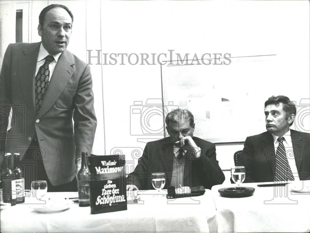 1974 Press Photo Soviet Writer Wladimir Maximow., Georg Bruderer, Editor Scherz - Historic Images