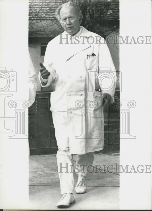 1973 Press Photo Dr. Issel German cancer hospital at Lake Tegernsee - Historic Images