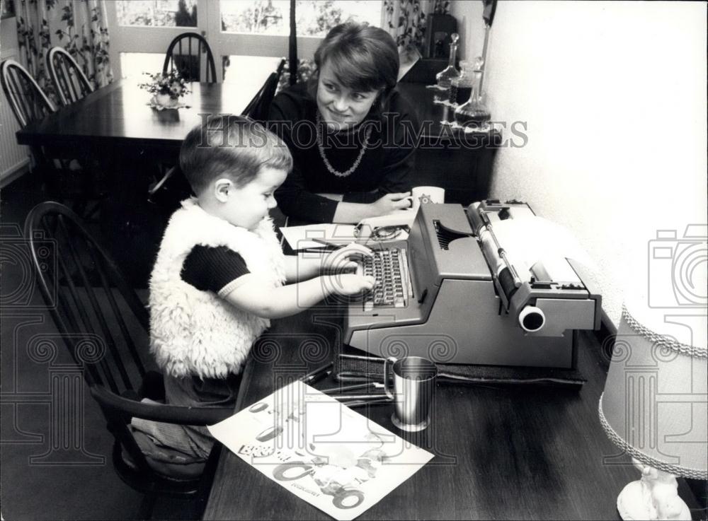 Press Photo James in his dads office with his mom, Sally Logdon - Historic Images