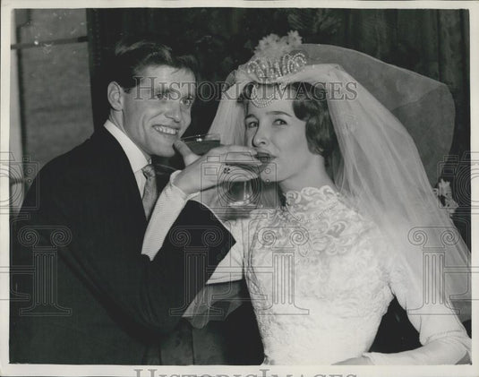 1959 Press Photo Singer Ronnie Carroll weds Millicent Martin - Historic Images