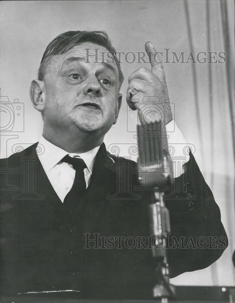 1964 Press Photo Quintin Hogg Speaks at Dulwich - Historic Images