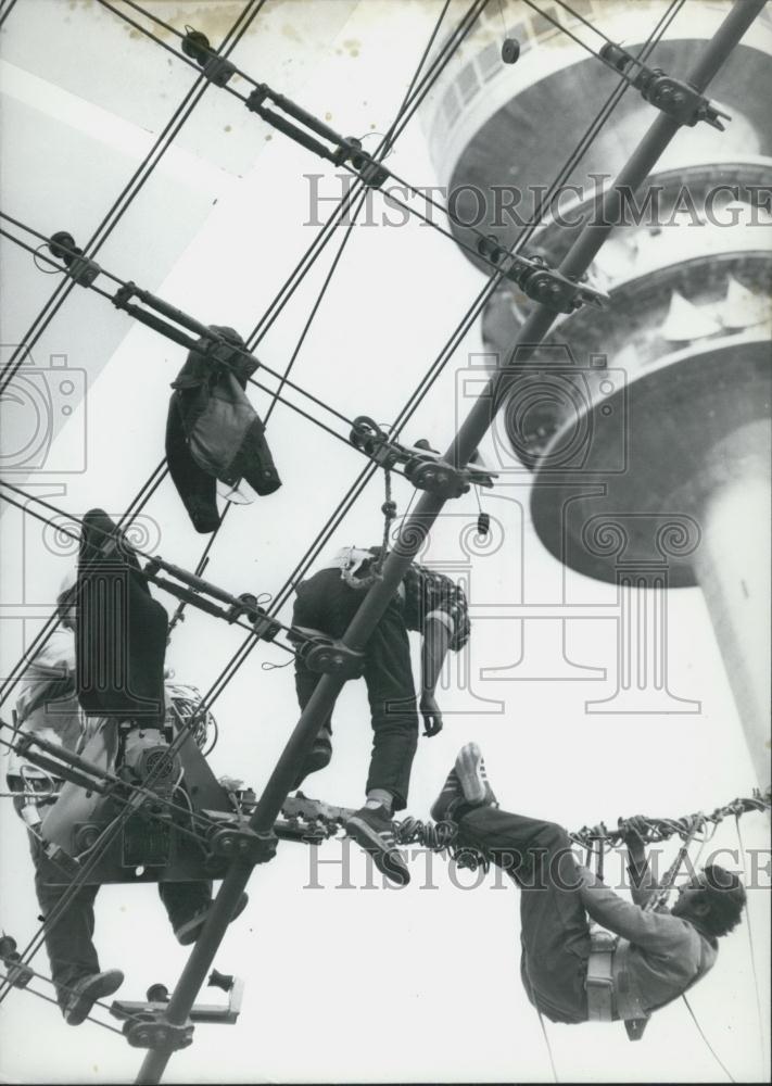 Press Photo Construction Olympic stadium roof - Historic Images