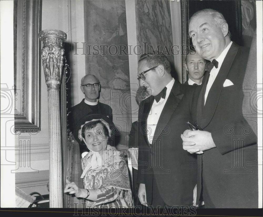 1975 Press Photo of Henry Kissinger with British FS James Callaghan in Cardiff - Historic Images