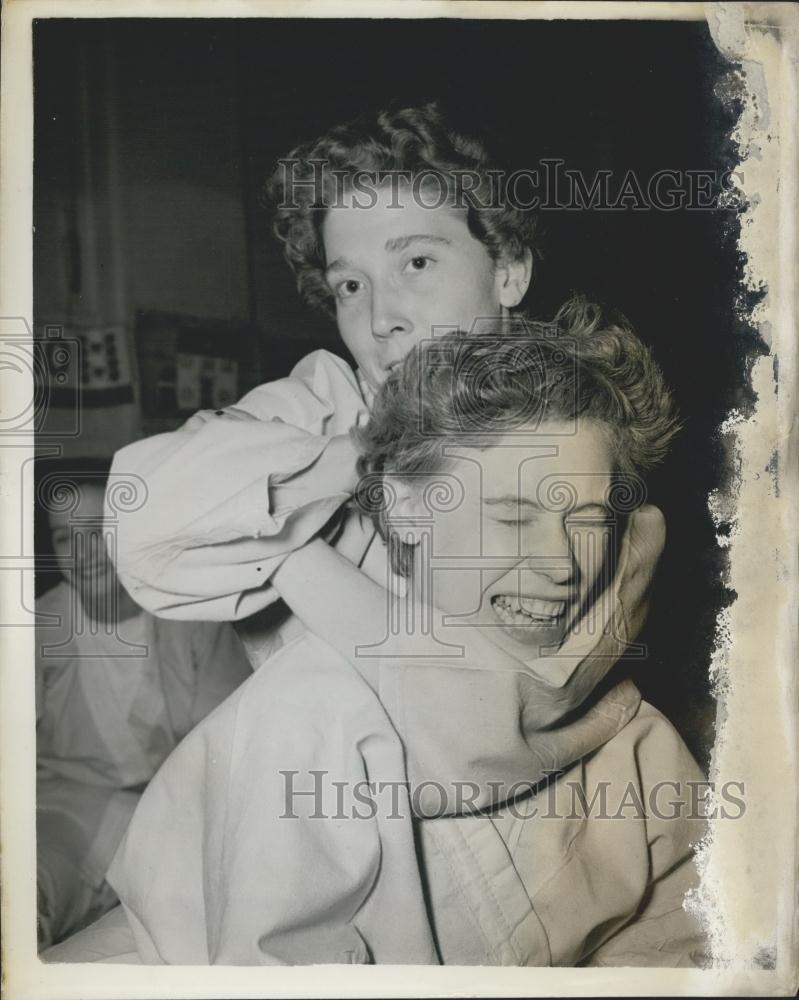 1953 Press Photo Doris Millls Judo Class - Historic Images