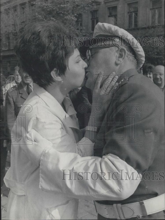 Press Photo ieutenant Frantisek Stunicka of the Prague traffic police - Historic Images