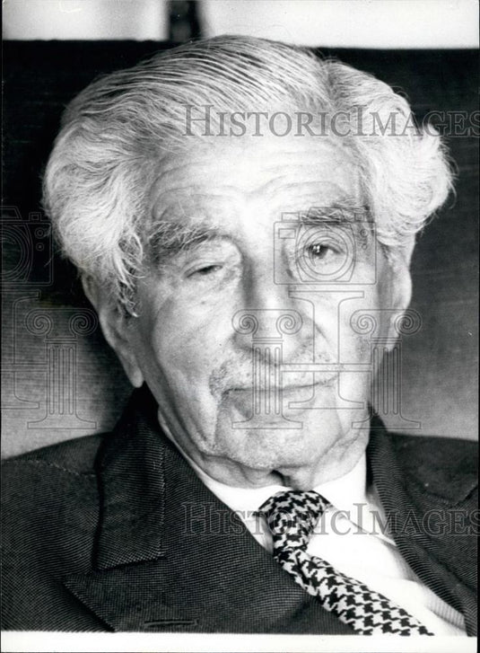 1977 Press Photo Sir Robert Mayer celebrates his 98th birthday Youth and Music - Historic Images