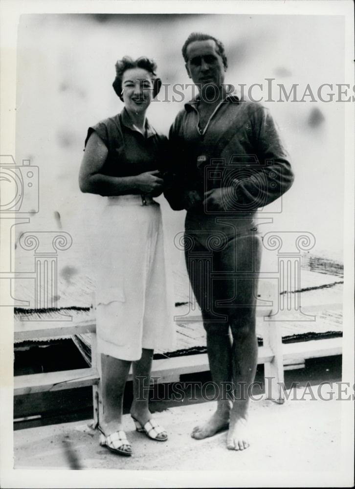 1953 Press Photo Peach Massary lost claim against former husband for jewelry - Historic Images