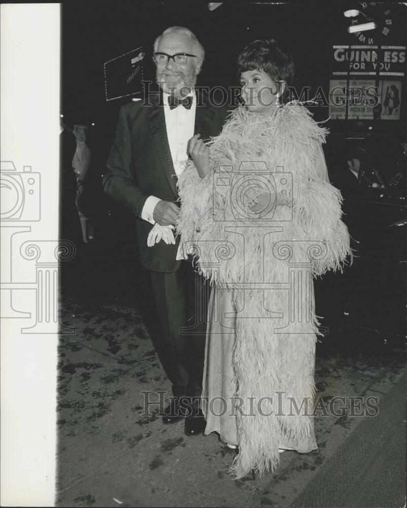 1969 Press Photo Battle Of Britain Film Premiere Laurence Olivier Arriving - Historic Images