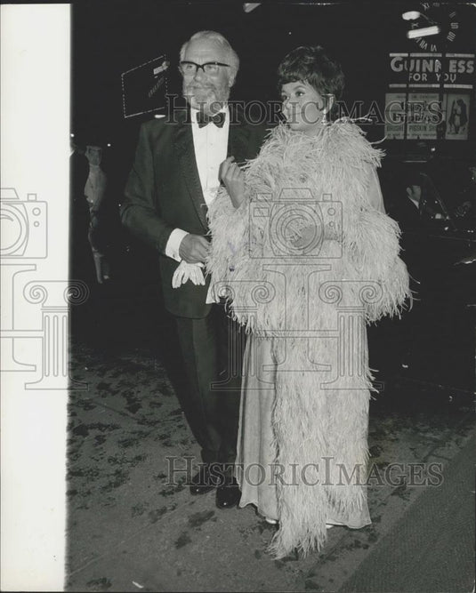 1969 Press Photo Battle Of Britain Film Premiere Laurence Olivier Arriving - Historic Images