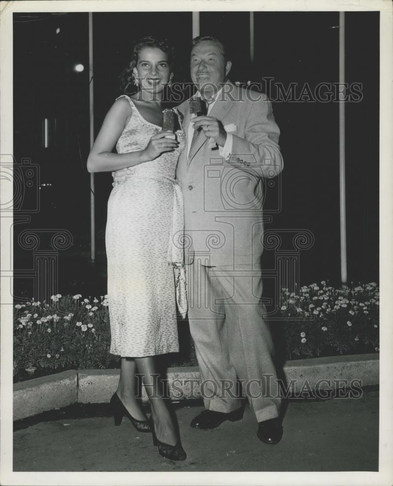 Press Photo Bandleader Xavier Cugat, Wife Abbe Lane - Historic Images