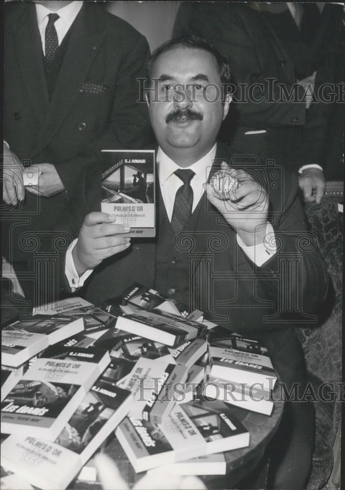 1966 Press Photo J. Arnaud for his book &quot;Les Egares&quot; - Historic Images