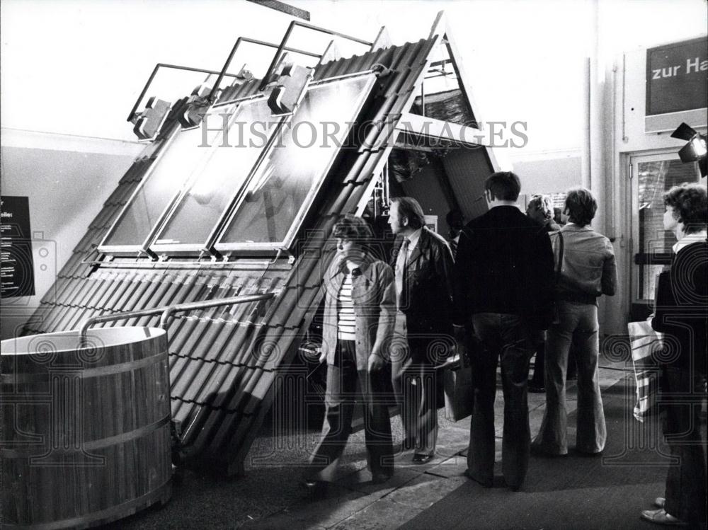 Press Photo Special Exhibition "Solar Technique 77" In Hamburg - Historic Images