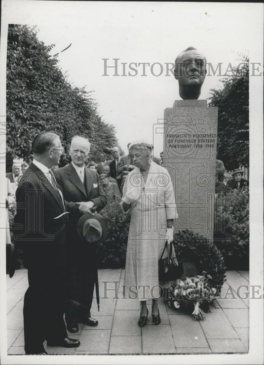 1956 Press Photo Mrs. Eleanor Roosevelt in Copenhagen - Historic Images
