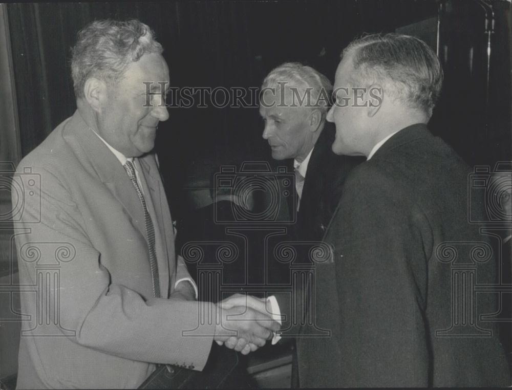 1957 Press Photo Prof. Carlo Schmid &amp;Prof. V. Weizsacker - Historic Images