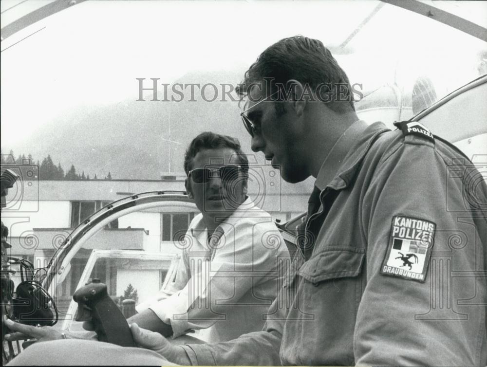 1973 Press Photo Swiss Policeman Florian Lutscher Learning To Fly Helicopter - Historic Images