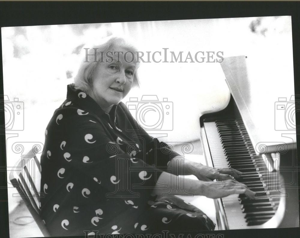 Press Photo Miss Wagner, at her piano - Historic Images