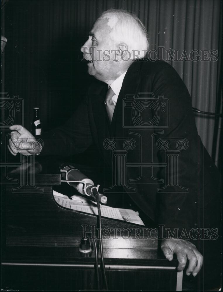 1954 Press Photo Engineer Christian Hulsmeyer, Father Of Radar - Historic Images