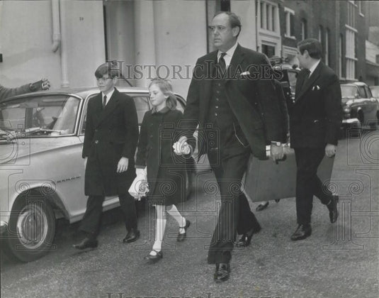 1965 Press Photo Mr. Nicholas Soames - Sir Winston's son-in-law and his children - Historic Images