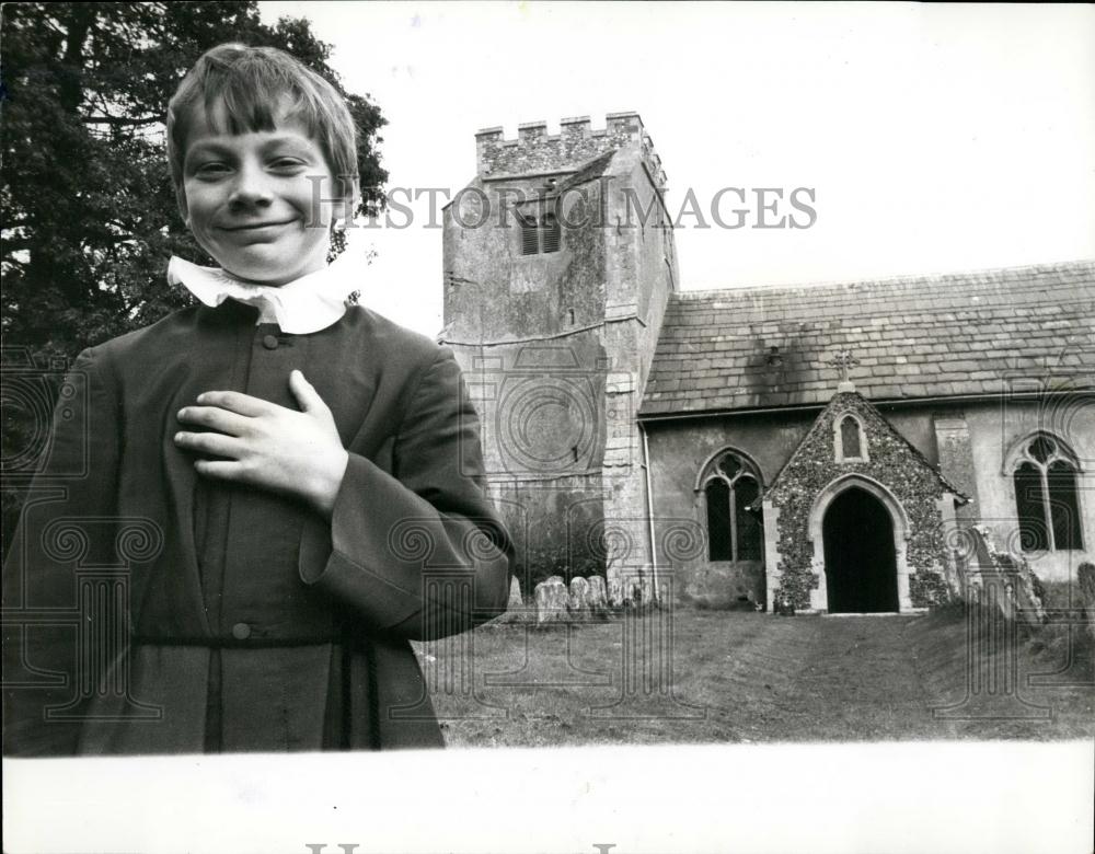 Press Photo Laurence Payne, Verger - Historic Images