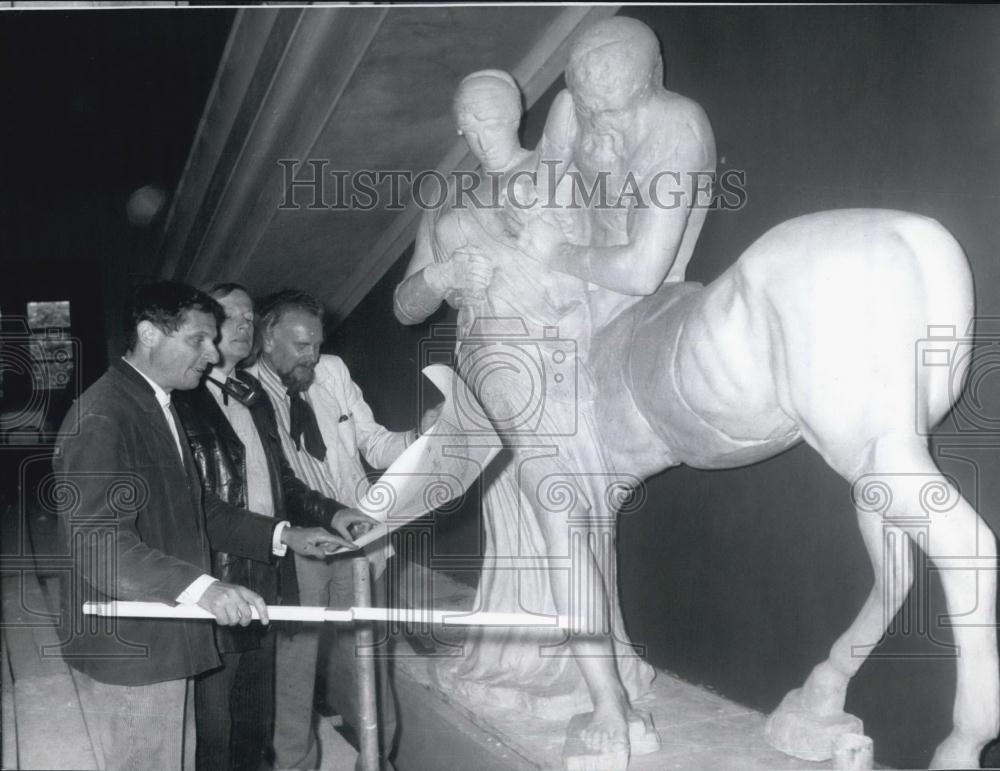 1972 Press Photo Centaur and Lapithin at Exhibition - Historic Images