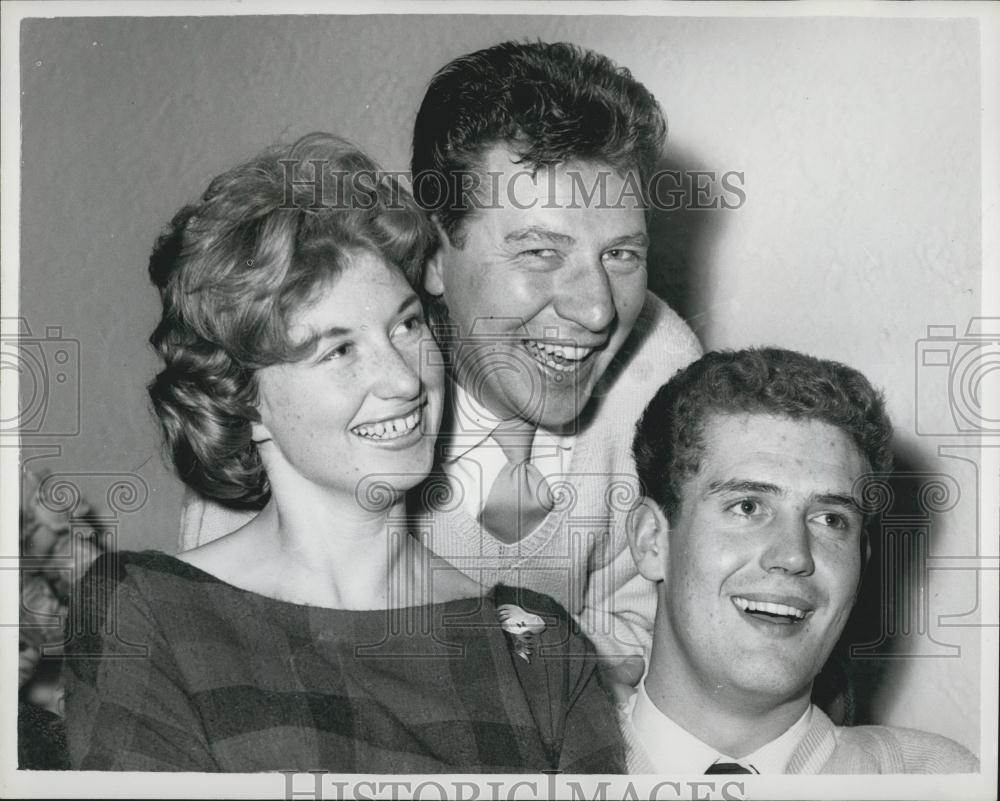 1960 Press Photo comedian Max Bygraves,daug.Christine and fiance Richard Thomas - Historic Images