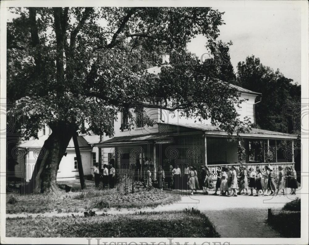 Press Photo Outside View of Tolstoi's House - Historic Images