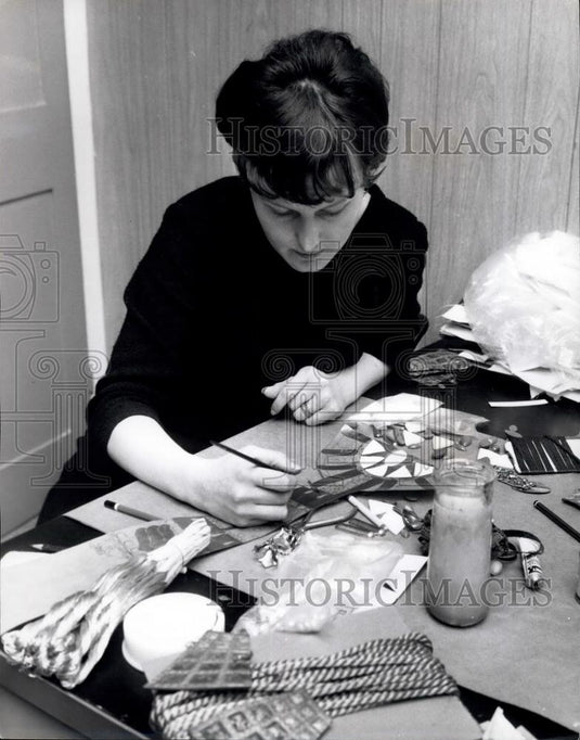Press Photo Mrs. Anne Cairns paints mediaeval designs on costume jewellery - Historic Images