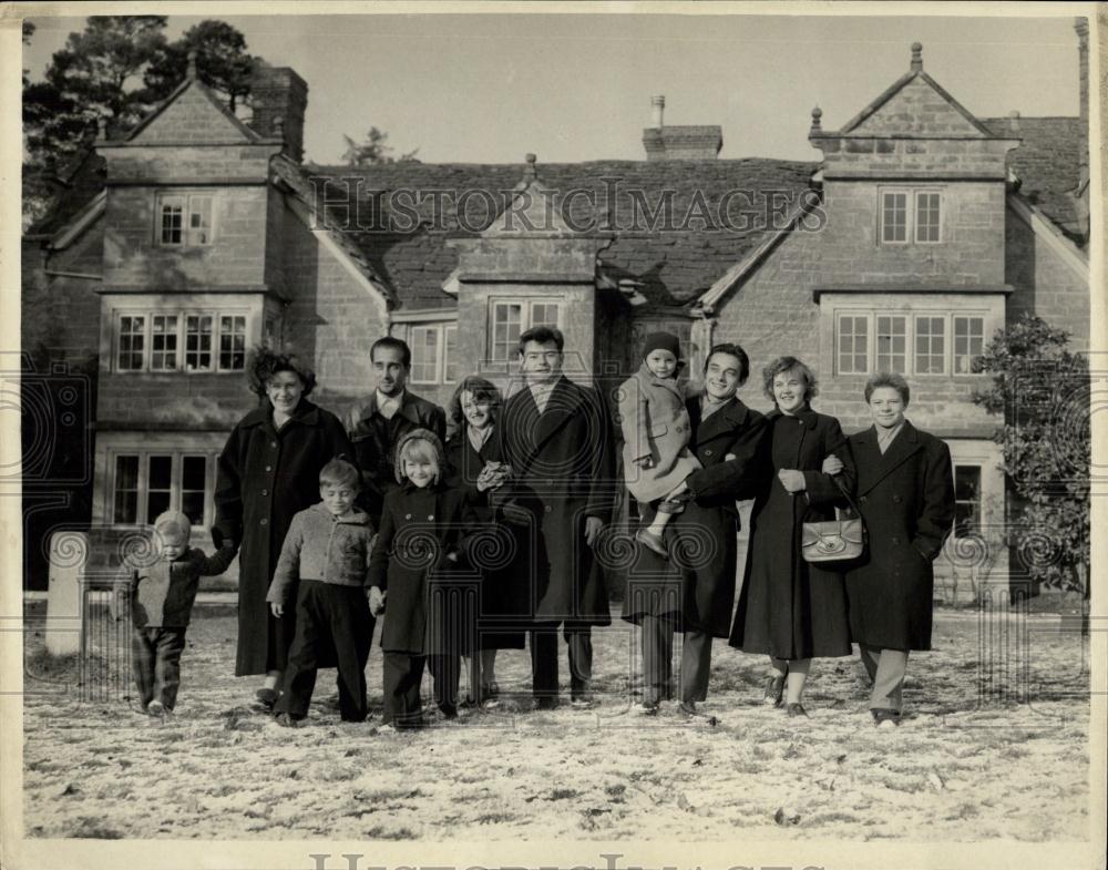 1958 Press Photo Hungarian Refugee Families Allowed to Remain - Historic Images