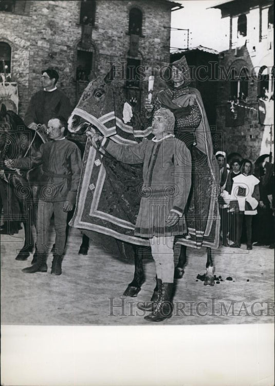 Press Photo midevil dressed men with horses - Historic Images