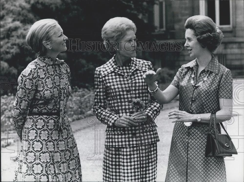 Press Photo Mrs. Nixon Queen Fabiola Princess Paola Laeken Castle Garden - Historic Images