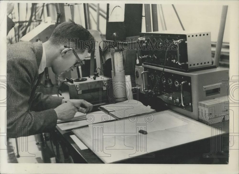 1957 Press Photo British Shipbuilding Research Assoc., studies damage to ships - Historic Images