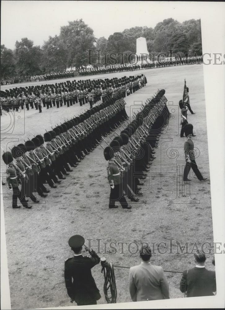 1959 Press Photo Trooping the colour ceremony rehearsal on horse guards parade - Historic Images