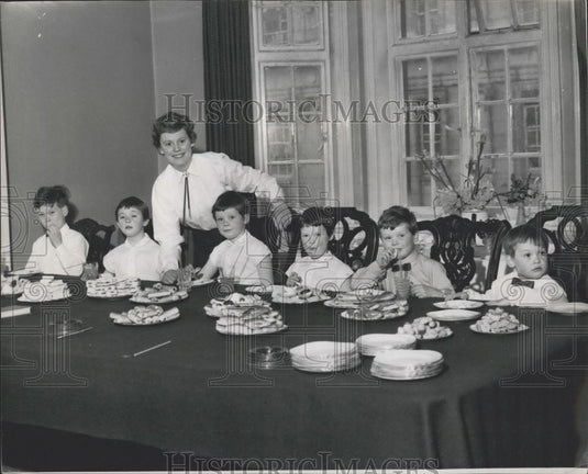 1959 Press Photo Author Mrs. Diana Chudley with her 6 children - Historic Images