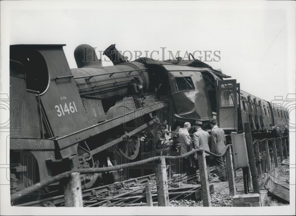 1958 Press Photo London Train Crash wreckage - Historic Images