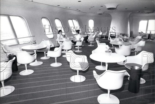 Press Photo The interior of one of the two observation platform rooms - Historic Images