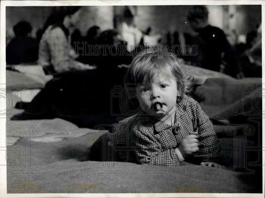 Press Photo Refugees from Soviet zone of Germany - Historic Images