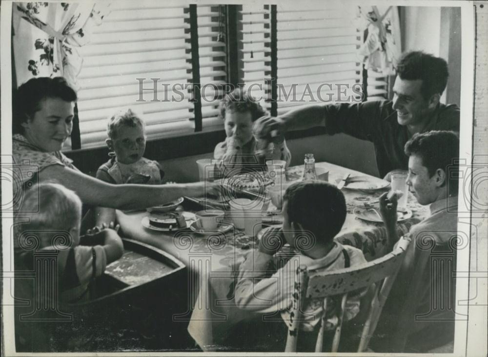 Press Photo Mr. O&#39;Hara &amp; Family Enjoy Success Of Matador Co-Op Farm In Canada - Historic Images