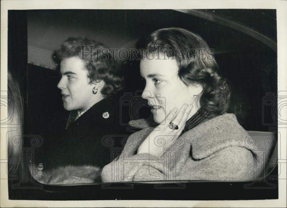 1956 Press Photo Princess Beatrix and Christina Nieces of Duke of Edinburg - Historic Images