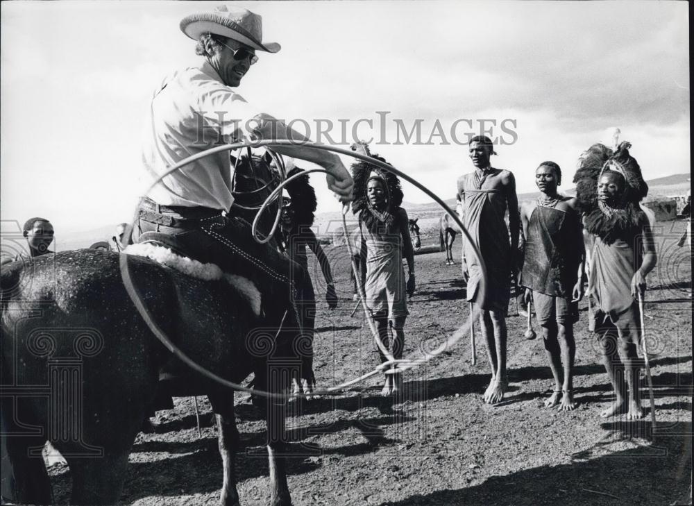 Press Photo Cabalgata Safari - Historic Images